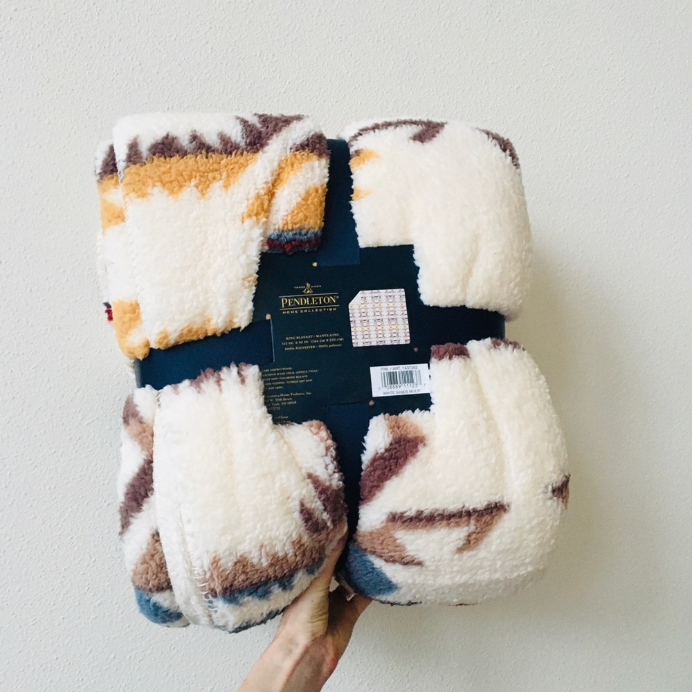 SOLD NWT Pendleton King Sherpa Blanket - Picture 3 of 5